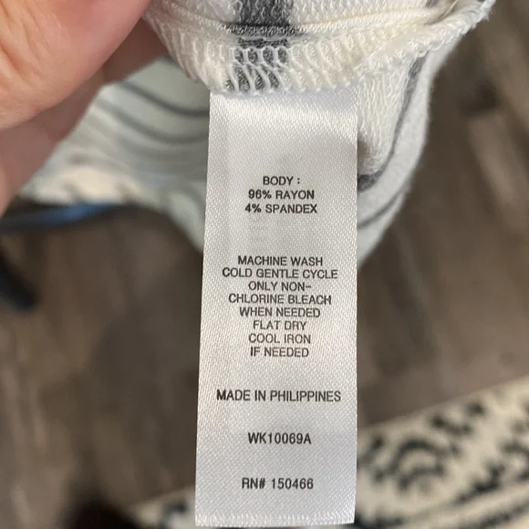 NWOT Market and Spruce Top - Picture 3 of 3